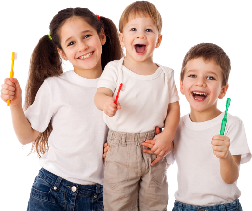 Dentiste pédiatrique traitant un enfant